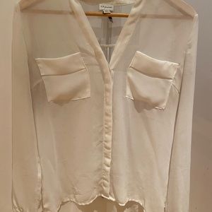 White Blouse from Dynamite, size MEDIUM, great condition. 👚